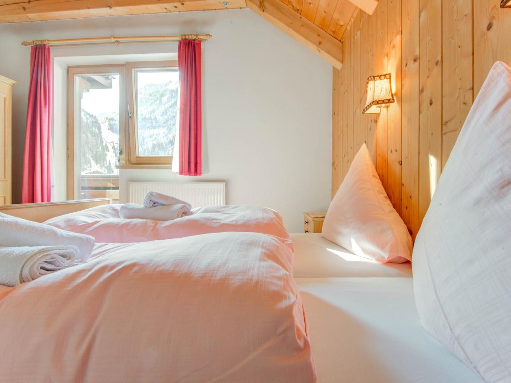 Comfortable In L Ngenfeld With Storage Apartment