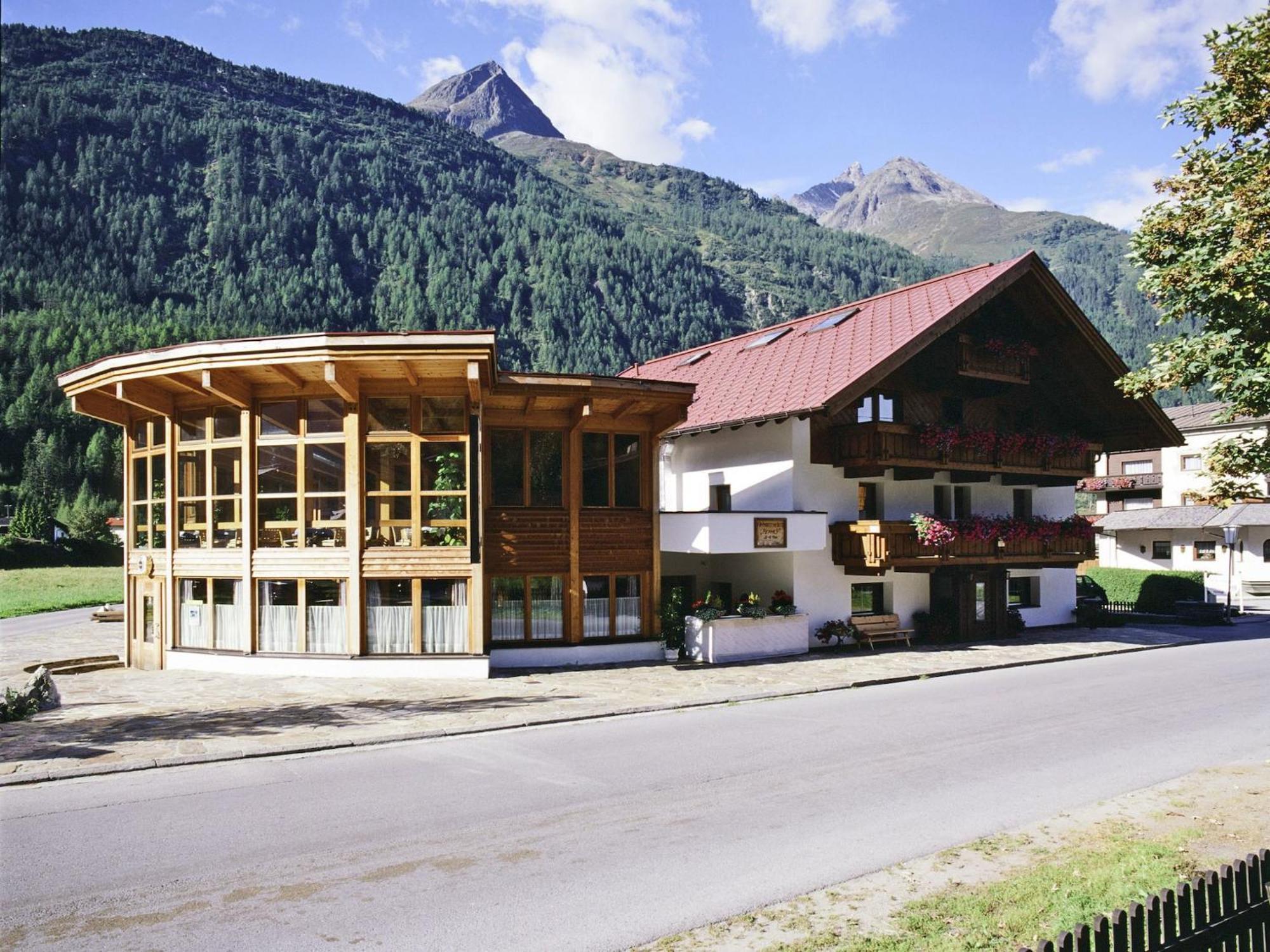 Comfortable In L Ngenfeld With Storage